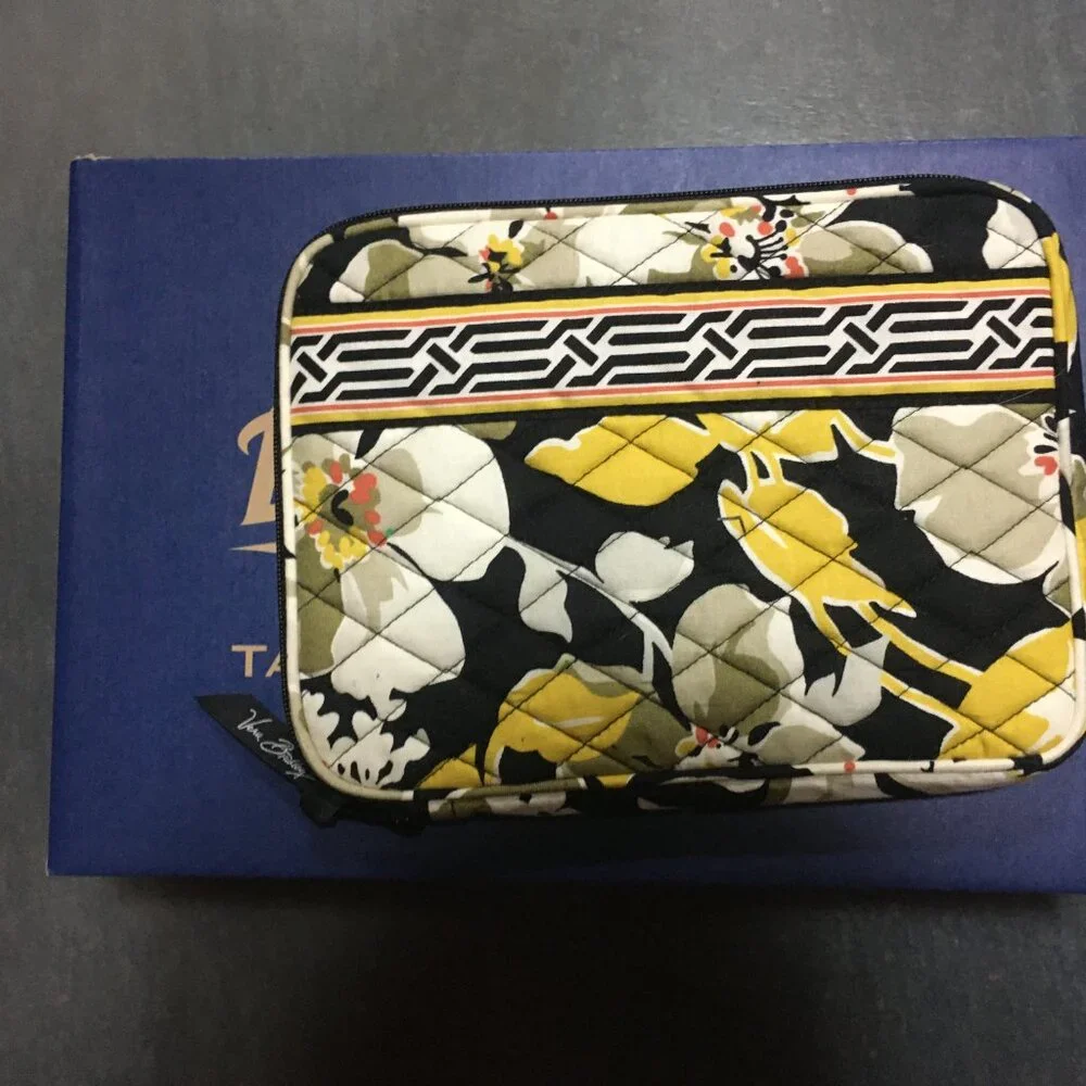 Vera Bradley E-Reader Sleeve, Large Dogwood Print - Picture 2 of 3